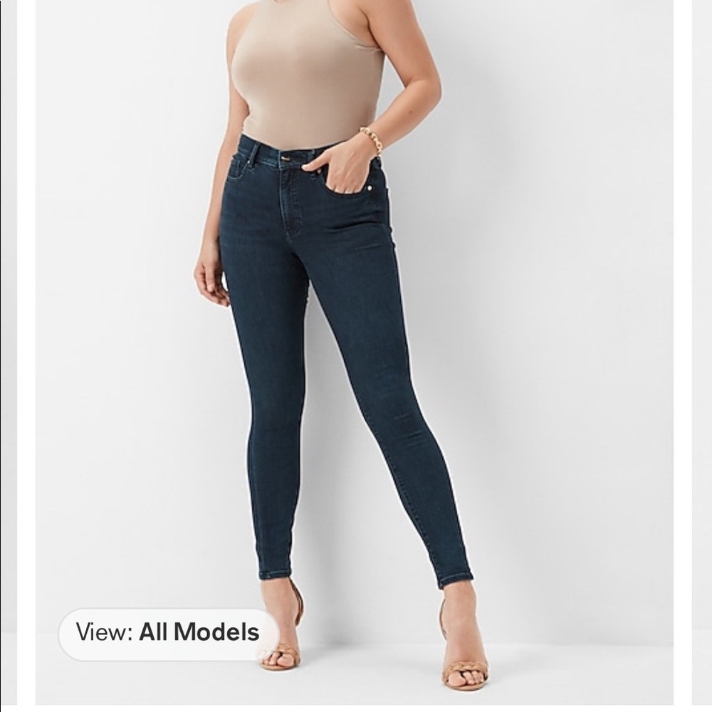 Size 2 SHORT Mid-rise dark wash skinny jeans